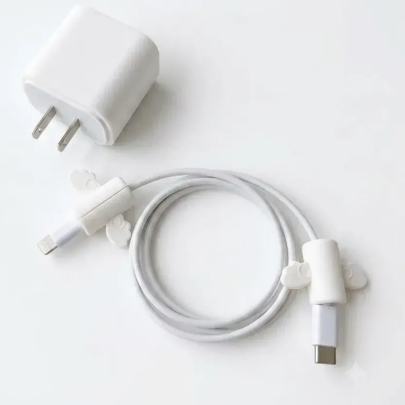 PROTECTOR PARA CARGADOR 20W Y CABLE BLANCO