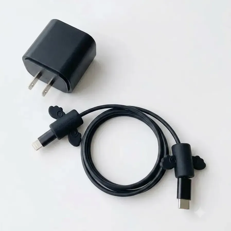 PROTECTOR PARA CARGADOR 20W Y CABLE NEGRO